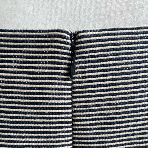 •Talbots• Textured Thin Stripe Pencil Skirt  - Size 8P - Picture 6 of 9